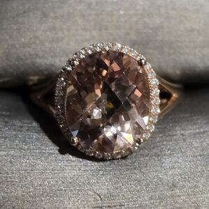 Elegant Gold and Brown Gemstone Ring